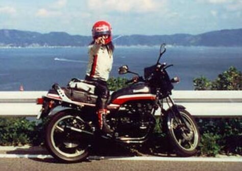 高市早苗のバイクはカワサキ？！Z400GPと愛車の全貌を徹底解説